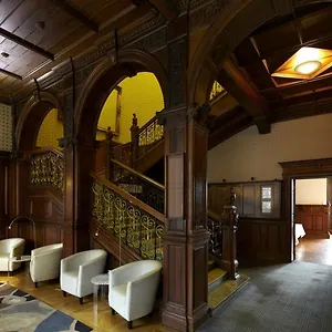 B+B Edinburgh Эдинбург